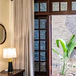 Ngoi Nha Dep Va Tien Nghi 4 Phong Ngu Tai Trung Tam Ha Noi